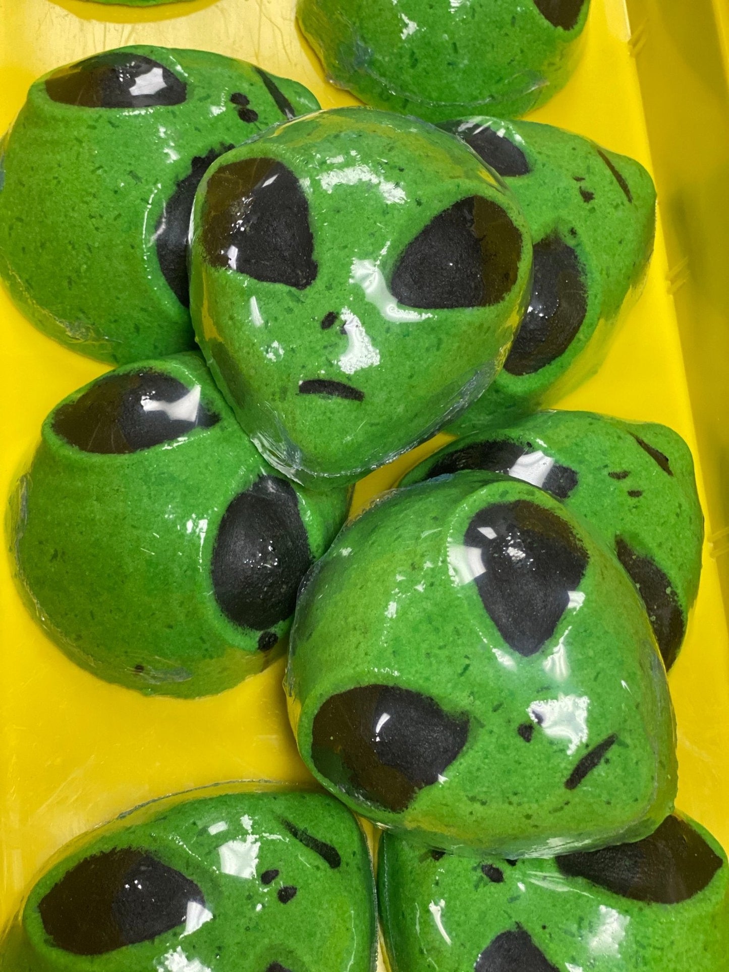 Alien Bath Bombs - Oily BlendsAlien Bath Bombs